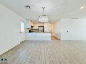 10154 Asta Trl in San Antonio, TX - Building Photo - Building Photo