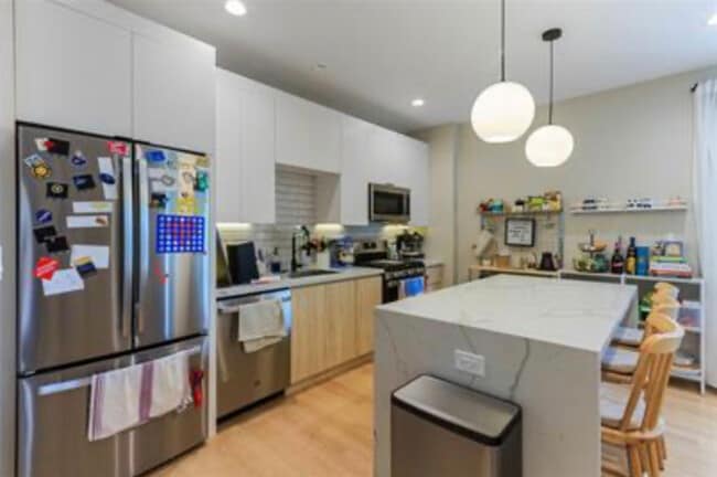 2901 N Allen Ave in Chicago, IL - Building Photo - Building Photo