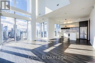 55 Gerrard St W in Toronto, ON - Building Photo - Building Photo