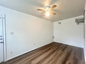 1036 E 43rd St in Austin, TX - Building Photo - Building Photo