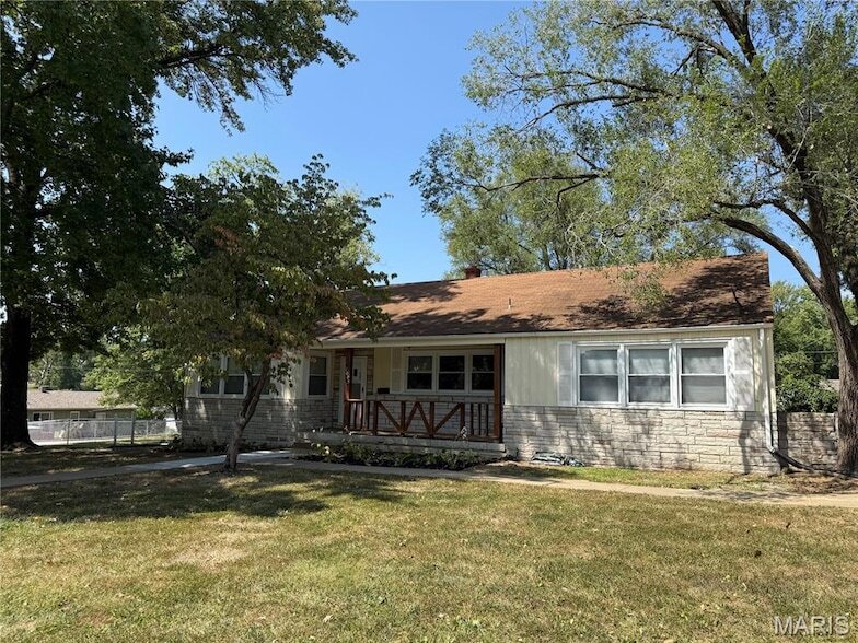 1005 Hawthorn Ave in St. Charles, MO - Building Photo