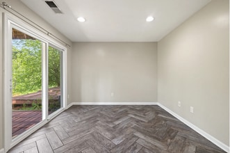 45537 Lake Haven Ter in Sterling, VA - Foto de edificio - Building Photo
