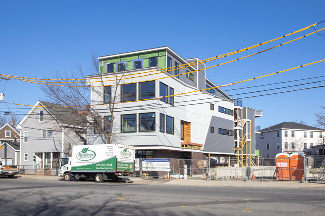 Cloverleaf Condominiums in Somerville, MA - Foto de edificio - Building Photo