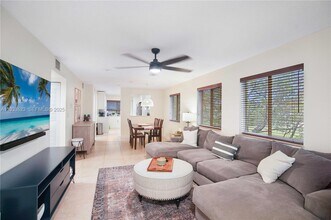 6245 SW 47th Manor in Davie, FL - Building Photo - Building Photo