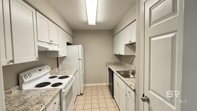512 Lake Forest Blvd in Daphne, AL - Building Photo - Building Photo