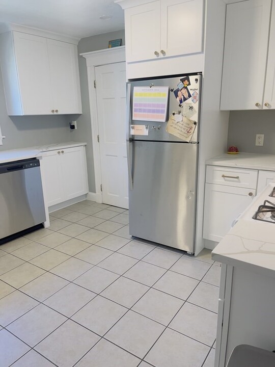 554 Ashmont St in Boston, MA - Building Photo