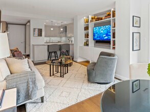 10 Rogers St, Unit 903 in Cambridge, MA - Building Photo - Building Photo
