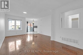 6069 Maple Gate Cir in Mississauga, ON - Building Photo - Building Photo