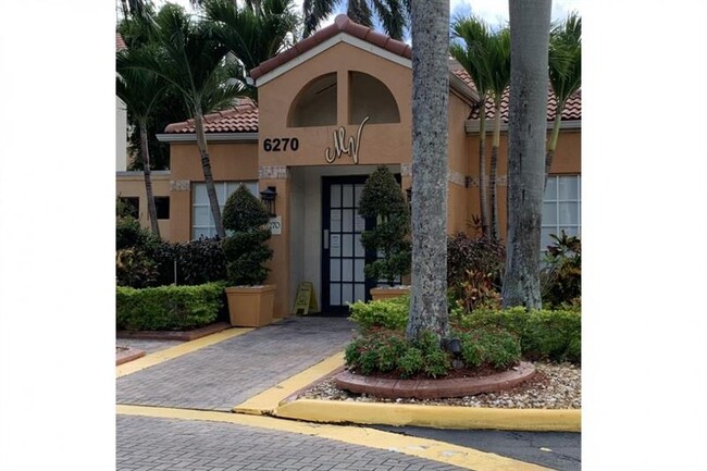 6292 NW 186th St in Hialeah, FL - Building Photo - Building Photo