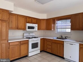22 Stokes Rd in Mount Laurel, NJ - Building Photo - Building Photo