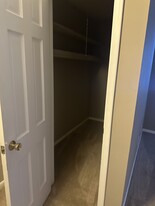 5325 Territorial Rd, Unit Apt.211 in Grand Blanc, MI - Building Photo