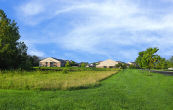 Stone Ridge Flats and Townhomes in Indianapolis, IN - Building Photo - Building Photo