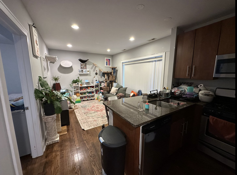 4228 N Whipple St, Unit 1W in Chicago, IL - Building Photo