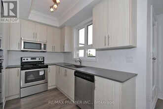 125 Kayla Crescent in Vaughan, ON - Building Photo - Building Photo