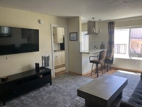 6780 Friars Rd, Unit 202 in San Diego, CA - Foto de edificio - Building Photo