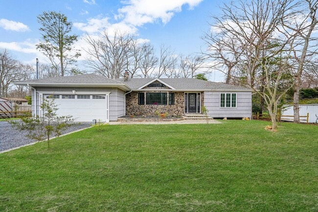 257 Southlawn Ave in Central Islip, NY - Building Photo - Building Photo