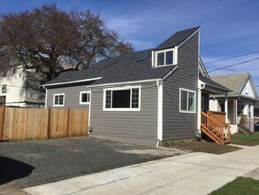 3969 NE Cleveland Ave in Portland, OR - Building Photo - Building Photo