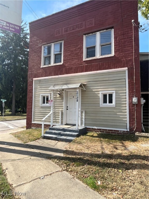 property at 2824 Hudson Dr