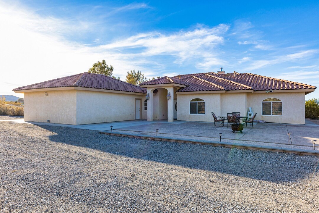 811 E Kendall Ave in Ridgecrest, CA - Building Photo