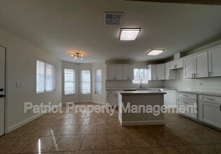 3701 W Keim Dr in Phoenix, AZ - Foto de edificio - Building Photo