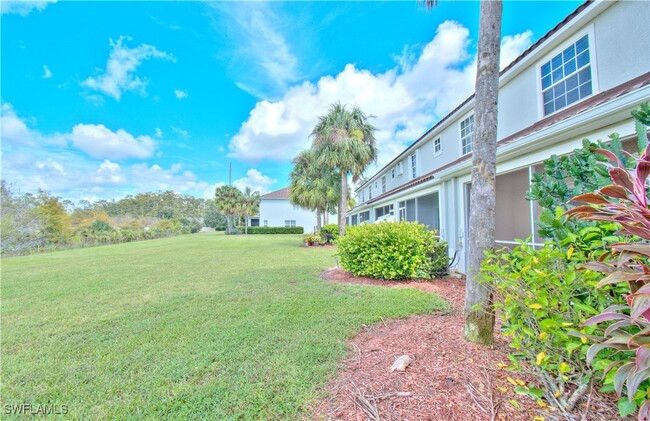 8682 Athena Ct in Lehigh Acres, FL - Foto de edificio - Building Photo