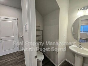 28215 64th Ct NW in Stanwood, WA - Foto de edificio - Building Photo