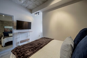 39-839 Brant St in Toronto, ON - Building Photo - Building Photo