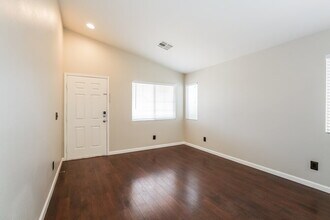 9008 Crooked Shell Ave in Las Vegas, NV - Building Photo - Building Photo