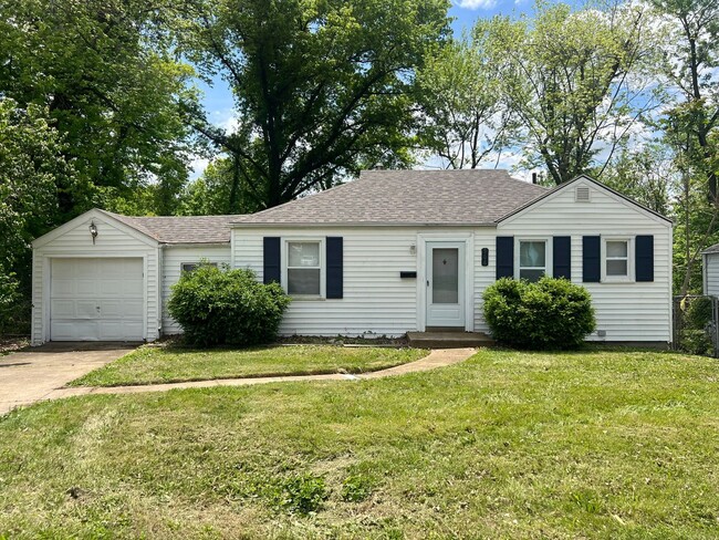 property at 906 Disco Dr