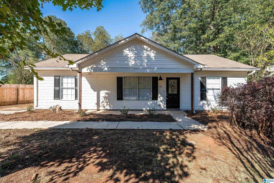 3719 Gray Oaks Dr in Bessemer, AL - Building Photo