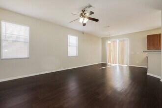 11050 Golden Silence Dr in Riverview, FL - Foto de edificio - Building Photo