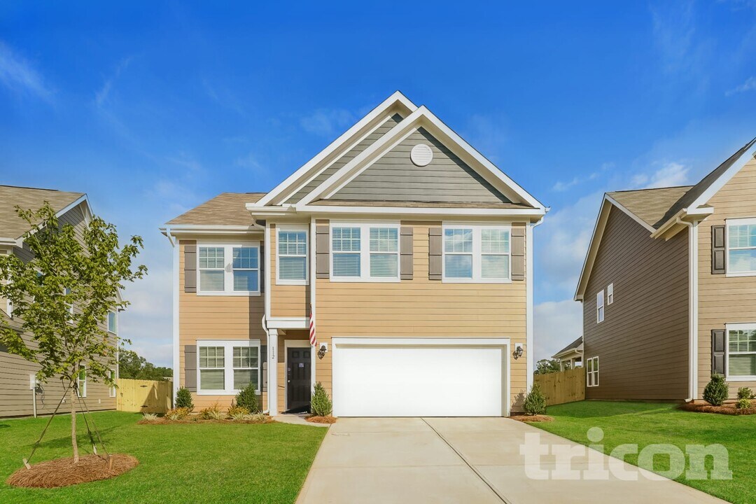 112 Halesworth Rd in Mooresville, NC - Foto de edificio