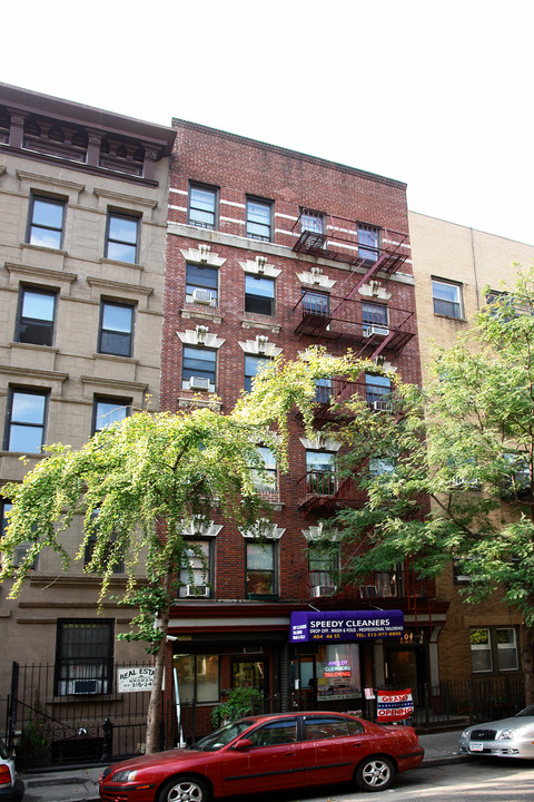 404 W 46th St in New York, NY - Building Photo