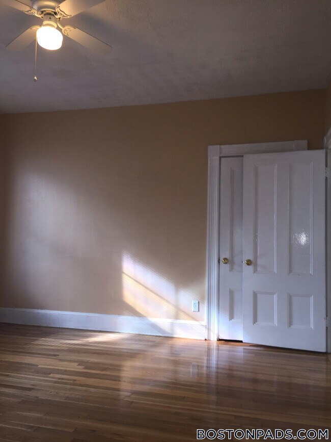 22-24 Everett Sq.