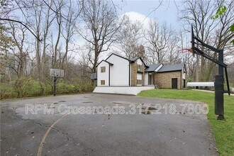 4539 Berkshire Rd in Indianapolis, IN - Foto de edificio - Building Photo