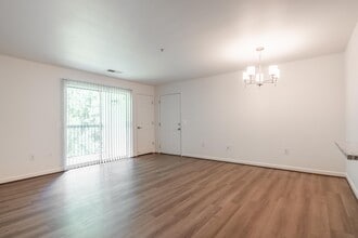 Shenandoah Commons in Front Royal, VA - Building Photo - Building Photo