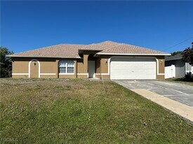 1405 SW 10th St in Cape Coral, FL - Building Photo