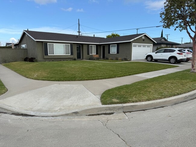 12201 Diamond St in Garden Grove, CA - Building Photo - Building Photo