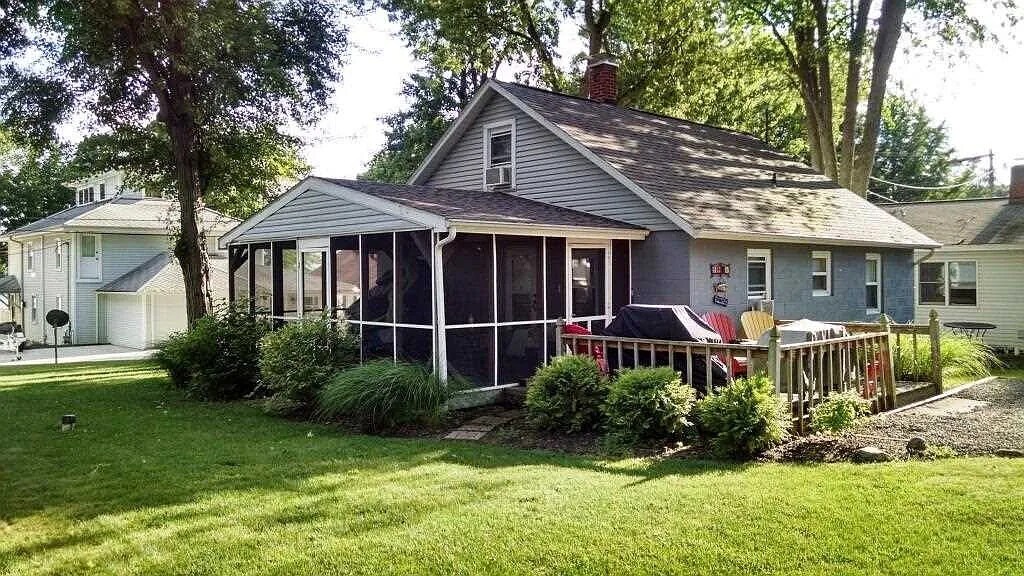 8416 E Wade Ln in North Webster, IN - Foto de edificio
