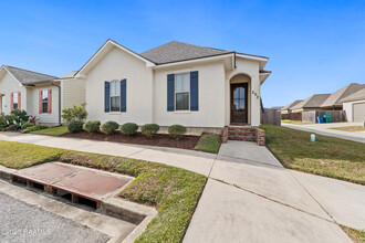 203 Parker Ln in Youngsville, LA - Building Photo - Building Photo