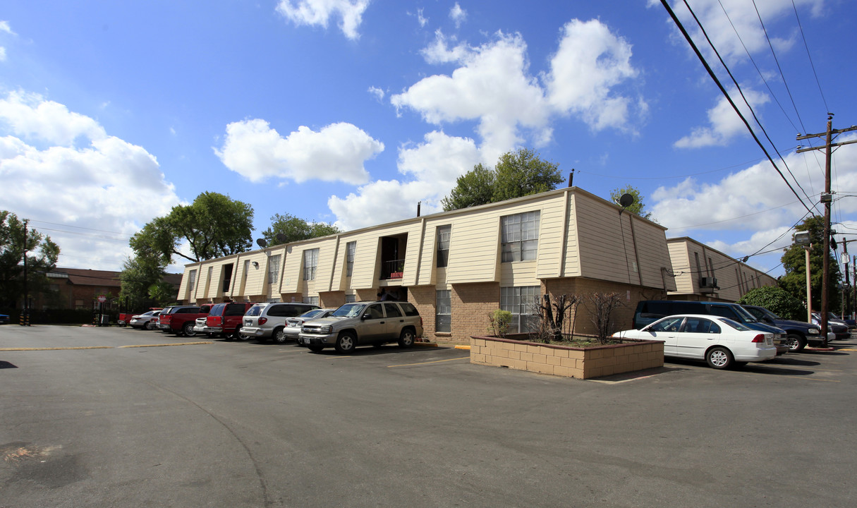 Victoria Village Apartments in Pasadena, TX - Building Photo