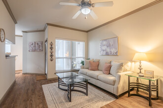 Eaglebrook Apartments in Mont Belvieu, TX - Foto de edificio - Interior Photo