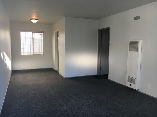 412 W Regent St, Unit 03 in Inglewood, CA - Building Photo - Building Photo