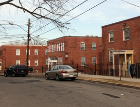 3134 Buena Vista Ter SE in Washington, DC - Foto de edificio - Building Photo