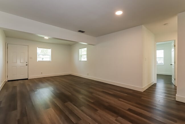 701 NE 11th Ave in Mulberry, FL - Building Photo - Building Photo