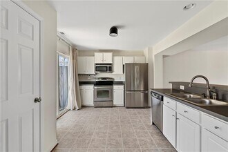 570 Abbey Village Cir in Midlothian, VA - Building Photo - Building Photo