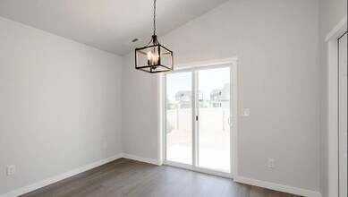 1261 W Bass River Dr in Meridian, ID - Foto de edificio - Building Photo