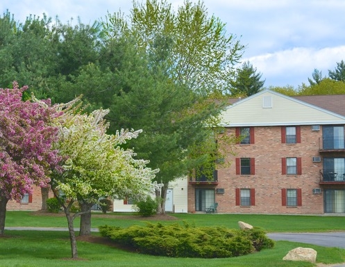 Oak Creek Apartments in Concord, NH - Foto de edificio - Building Photo