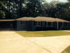 2209 Jerry Jones Dr in Valdosta, GA - Building Photo
