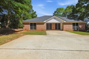 1402 Catherine Dr in Phenix City, AL - Building Photo